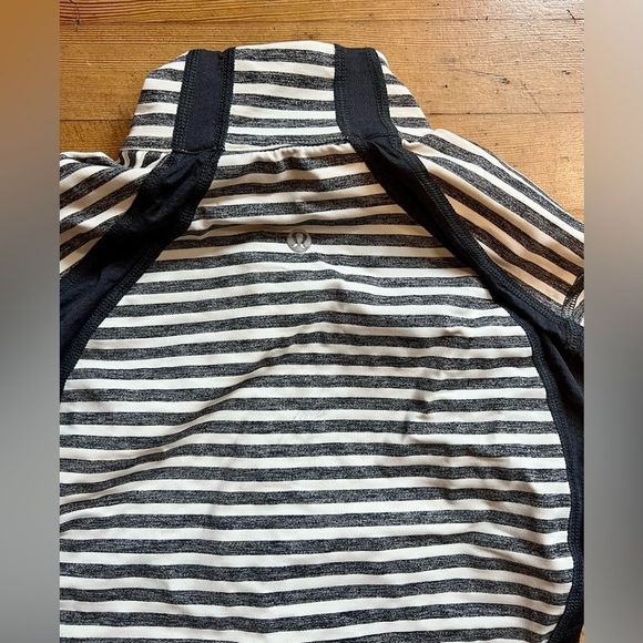 Lululemon Run Hills pullover, size 4 - Picture 6 of 8